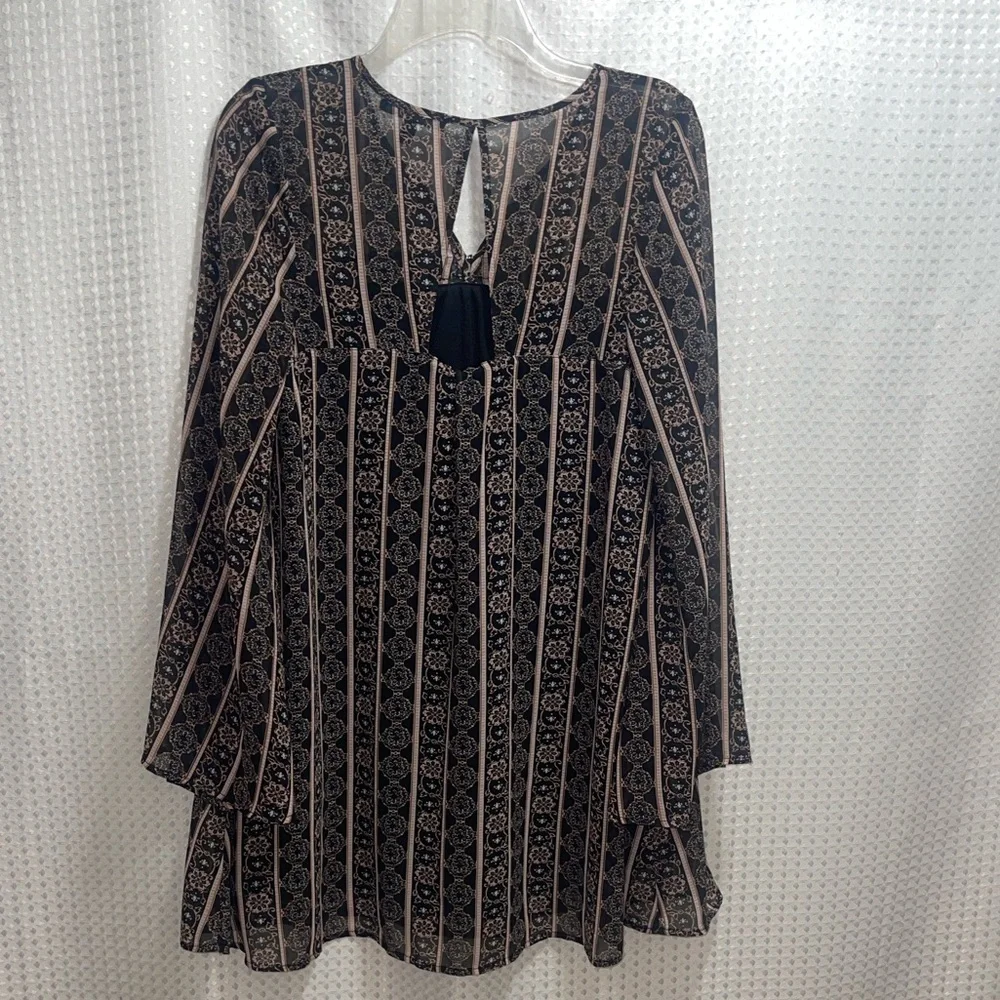 Wyld Hart Shift Dress Women’s M Black Beige Floral Boho Bell Sleeve Lined - Picture 3 of 4
